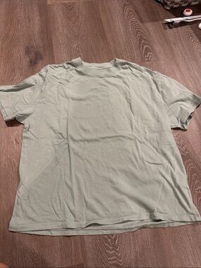 NWOT! Abercrombie & Fitch Easy Tee Short Sleeve Crew Tee in Sage